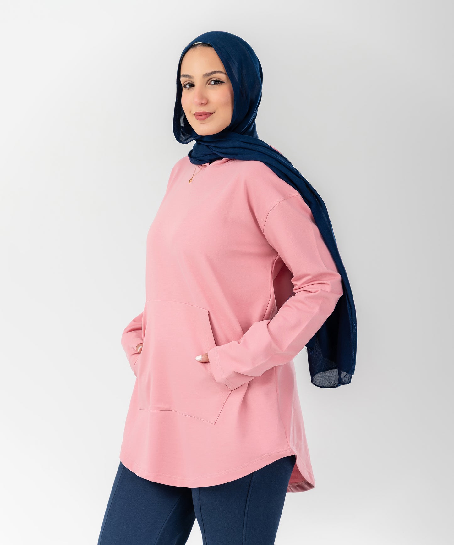 هودي صيفي من أكيورا من نوع أوتوير مع تصميم مريح ومتين بلون صيفي أنيق، يظهر بشكل واضح في الصورة DSC1847.