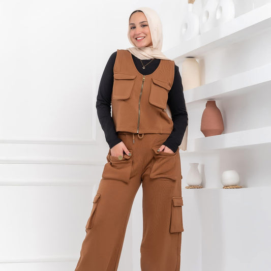 طقم كارجو قطني من أكيرا للملابس الخارجية، يتضمن بنطال وقميص بتصميم مريح وأسلوب عصري في اللون الرمادي